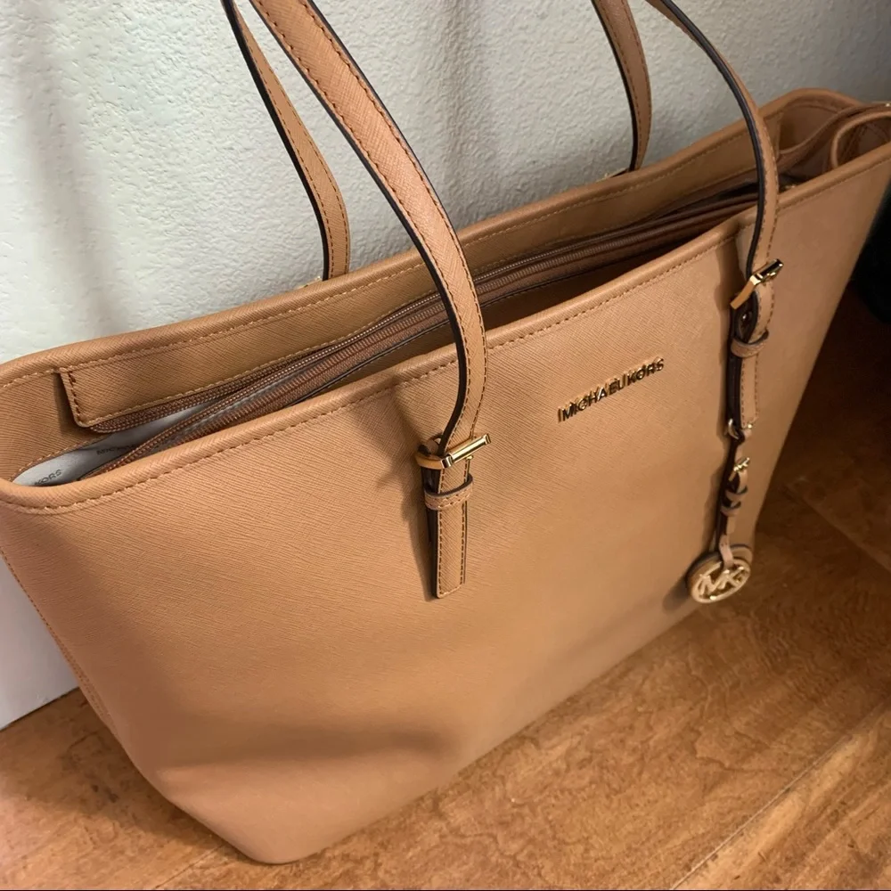 NWT Michael Kors Acorn Jet Set Travel Multi Function Leather Tote - Picture 5 of 15